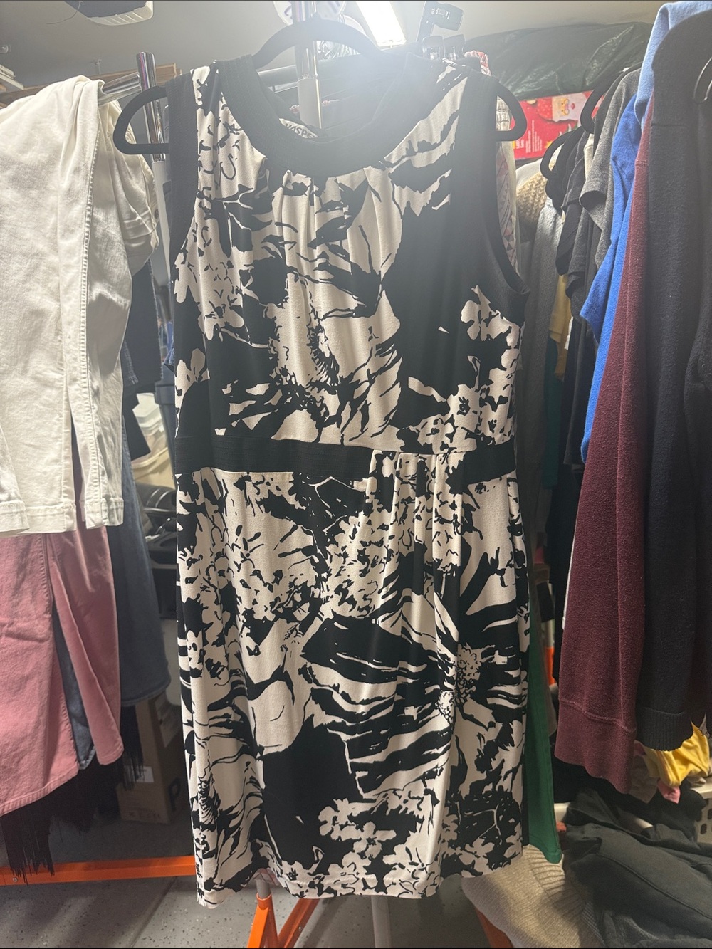 Kasper Black and White Floral Sleeveless Sheath Dress